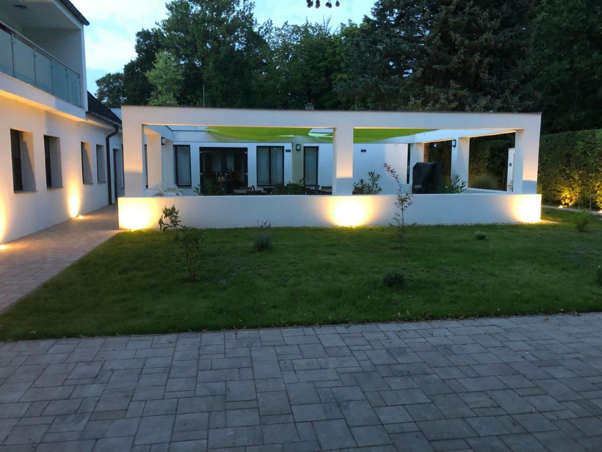 Duna Vendeghaz Hotell Fadd-Dombori Exteriör bild