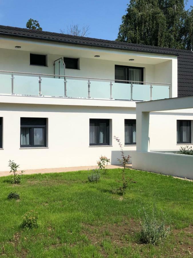 Duna Vendeghaz Hotell Fadd-Dombori Exteriör bild