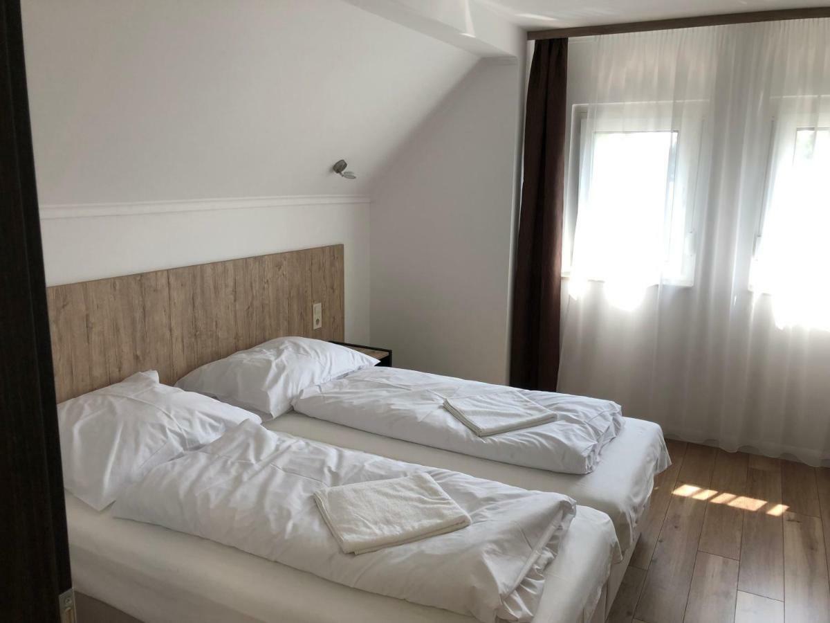 Duna Vendeghaz Hotell Fadd-Dombori Exteriör bild